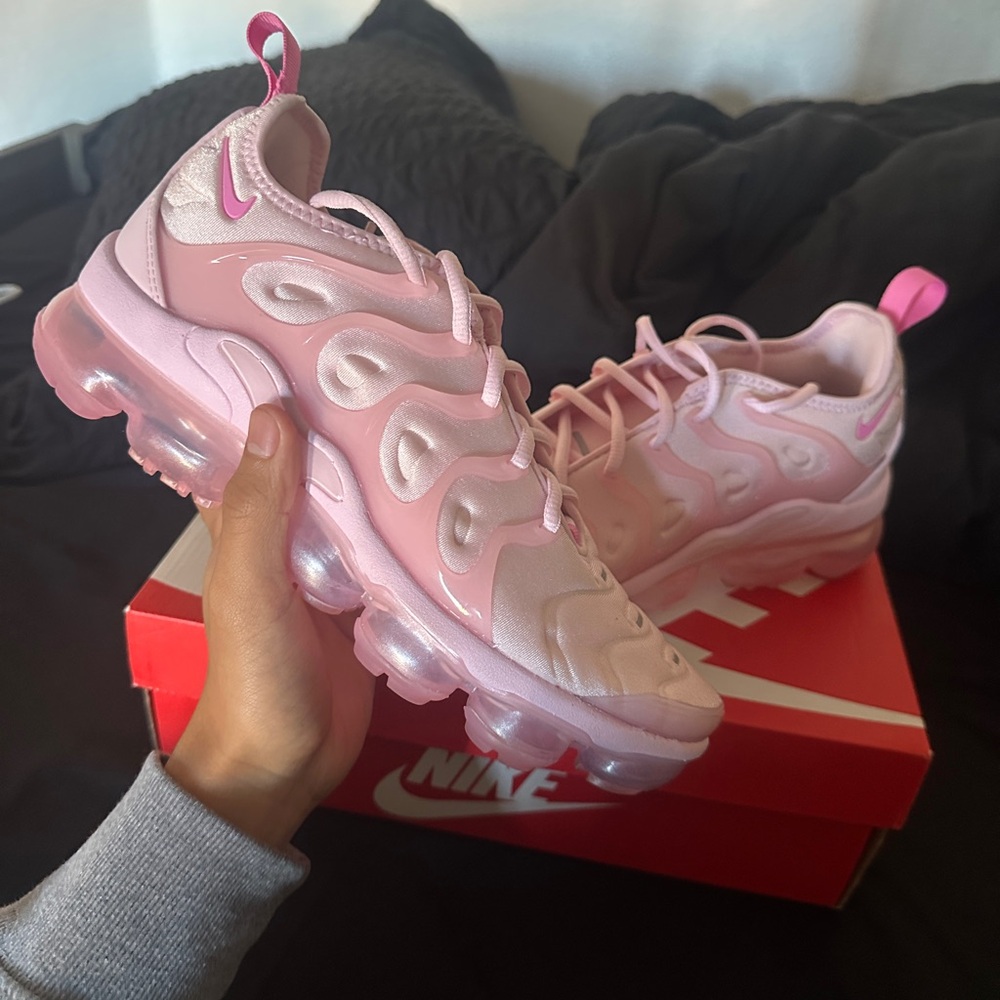 Pink Nike Vapor max